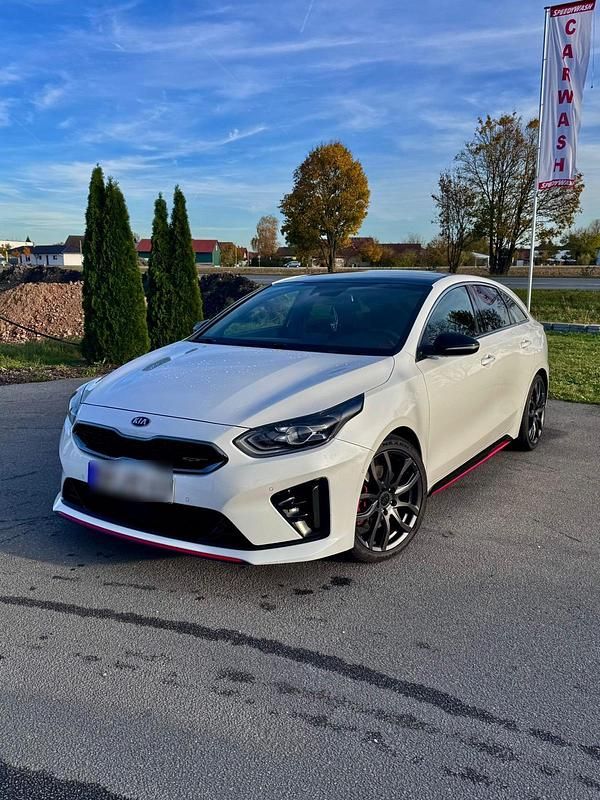 Weiß Gebraucht 2019 Kia ProCeed GT GT Kleinwagen | 17.200 € (Guter Preis) - Bild 1/4
