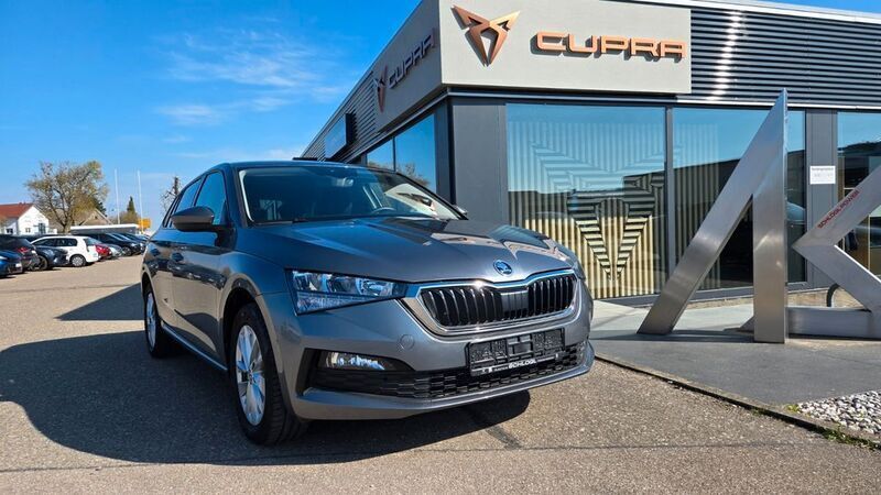 Grau Gebraucht 2024 Skoda Scala Ambition Kleinwagen | 22.790 € (Etwas zu teuer) - Bild 1/4