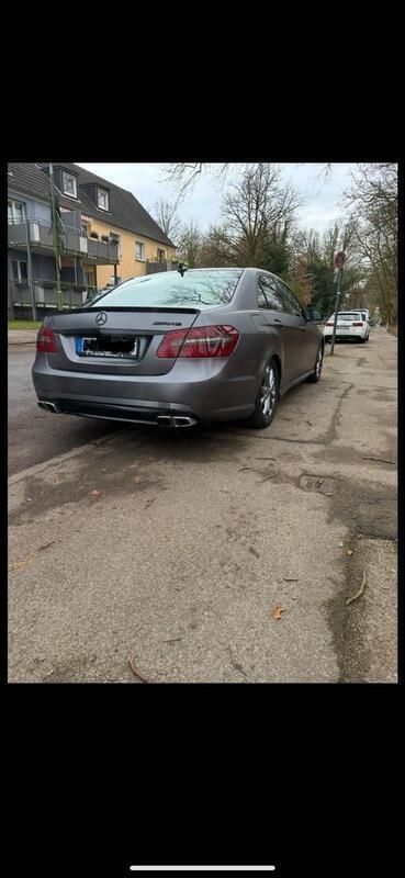 Braun Gebraucht 2010 Mercedes E350 Avantgarde Limousine | 12.500 € (Fairer Preis) - Bild 1/4