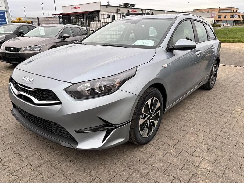 Metalliclackierung lunarsilver Neu 2025 Kia Ceed Sportswagon Silver Kombi | 23.945 € (Fairer Preis) - Bild 1/4