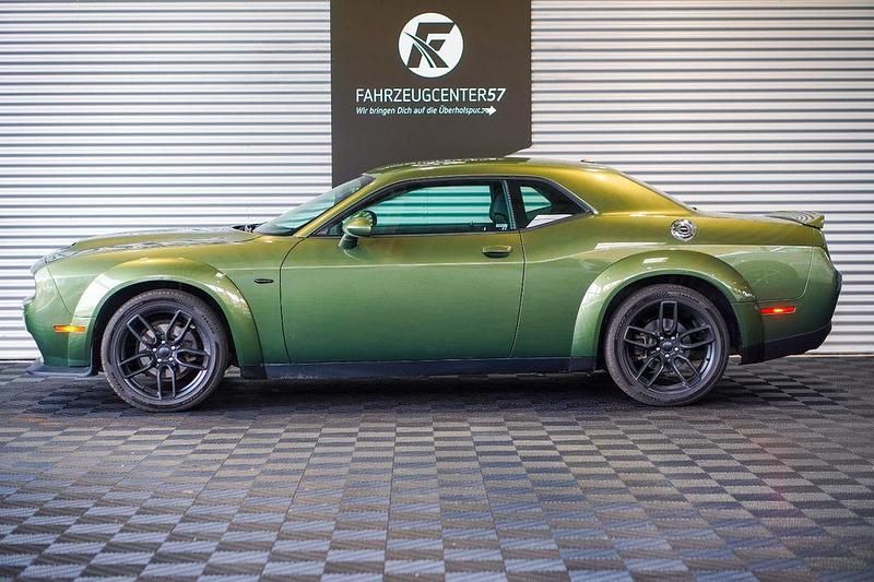 Gebraucht Dodge Challenger SXT 309 PS (227 kW) 2021 Grün Coupé