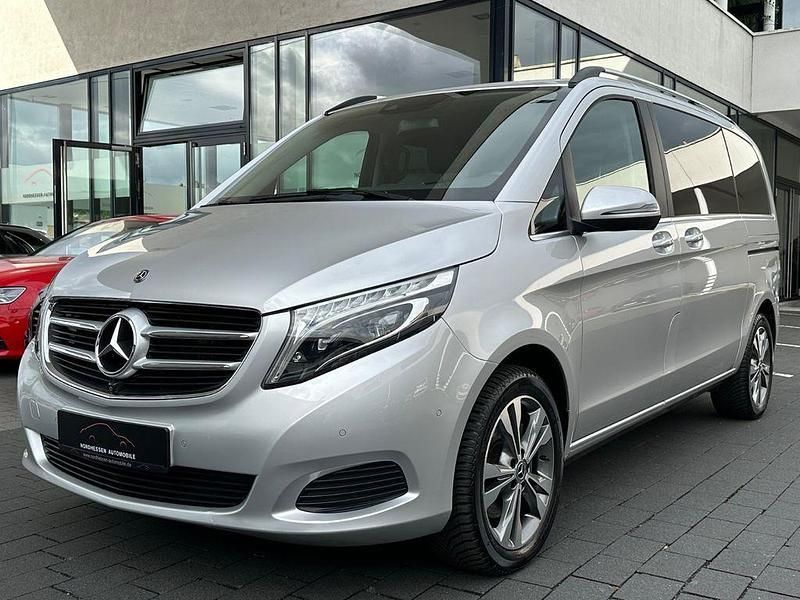 Brillantsilber metallic Gebraucht 2018 Mercedes V250 Avantgarde Edition Van / Kleinbus | 47.890 € (Guter Preis) - Bild 1/4
