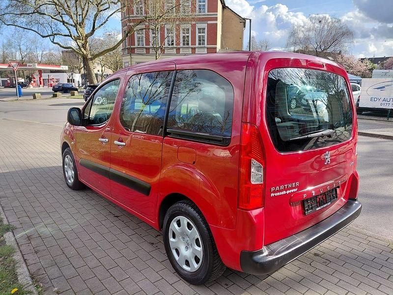 Gebraucht Peugeot TePee Tendance 120 PS (88 kW) 2010 Rot SUV