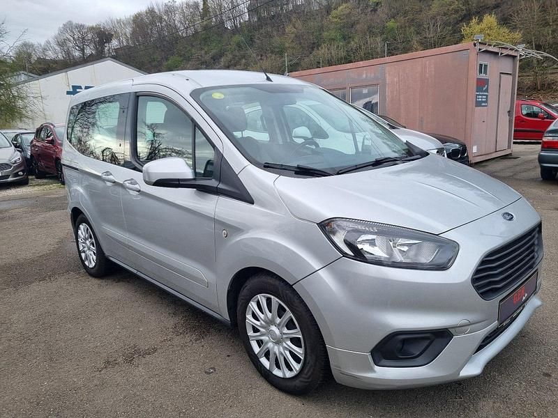 Gebraucht Ford Tourneo Courier 75 PS (55 kW) 2021 Gold Van / Kleinbus