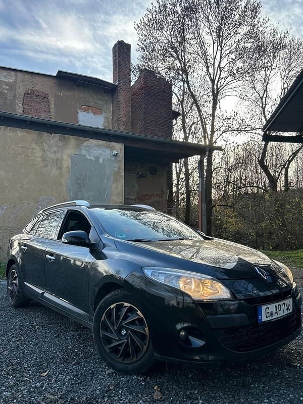 Schwarz Gebraucht 2010 Renault Mégane III Kombi | 4.999 € (Fairer Preis) - Bild 1/4