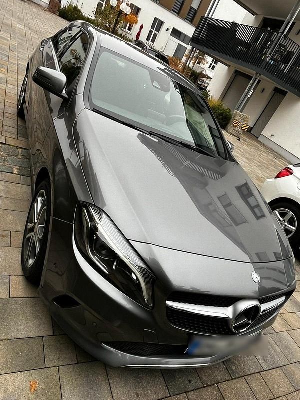 Gebraucht Mercedes A180 Urban 122 PS (89 kW) 2016 Grau Limousine