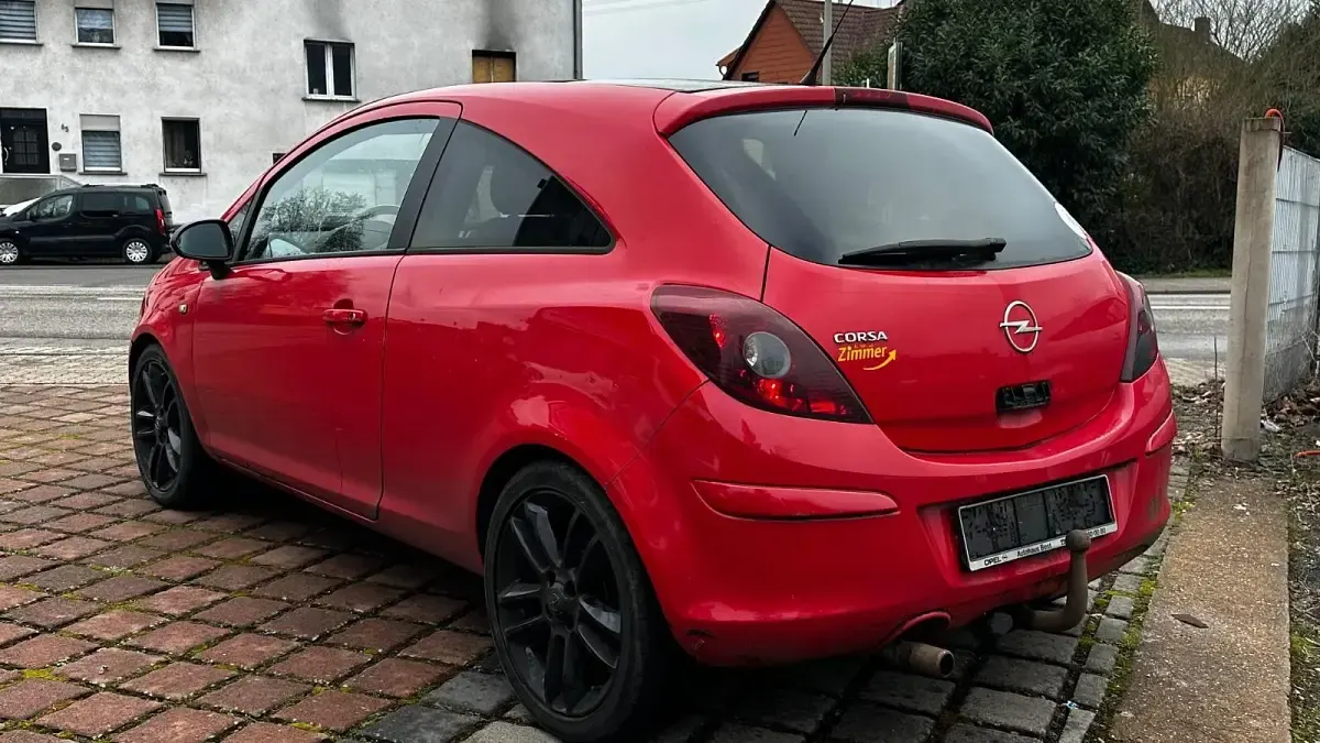 Gebraucht Opel Corsa 101 PS (74 kW) 2010 Rot Kleinwagen