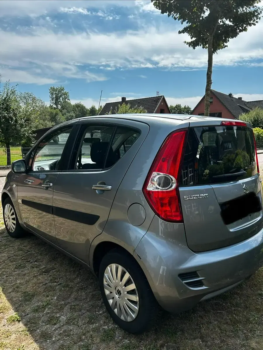Gebraucht Suzuki Splash 94 PS (69 kW) 2013 Silber Kleinwagen