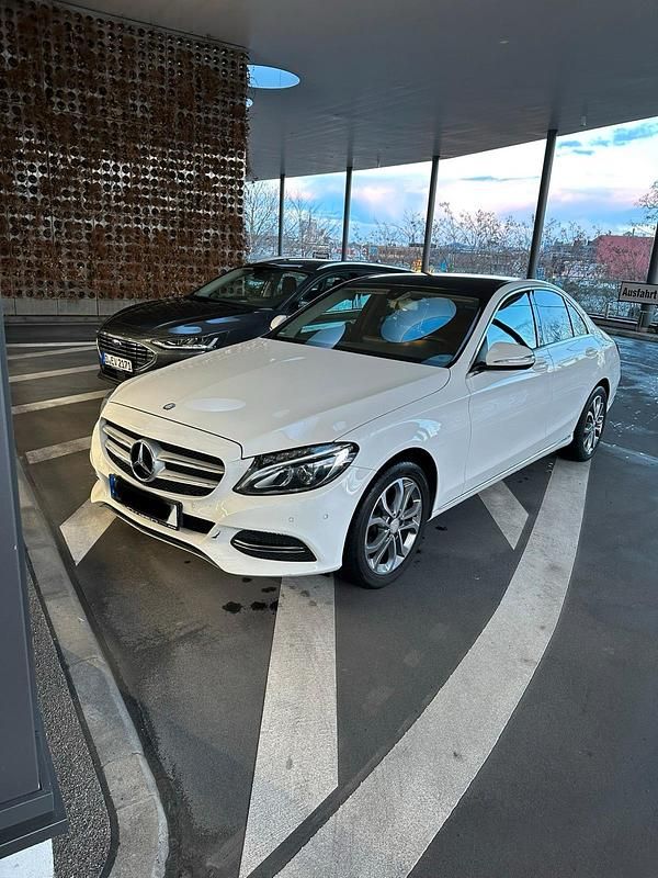 Weiß Gebraucht 2014 Mercedes C220 Limousine | 13.500 € (Teuer) - Bild 1/4