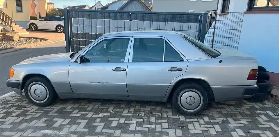 Gebraucht Mercedes 200 75 PS (55 kW) 1990 Limousine