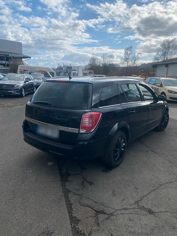 Gebraucht Opel Astra 116 PS (85 kW) 2010 Schwarz Kombi