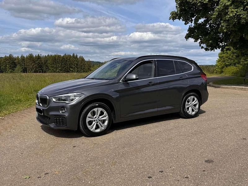 Grau Gebraucht 2018 BMW X1 M Sport SUV | 23.200 € (Fairer Preis) - Bild 1/4