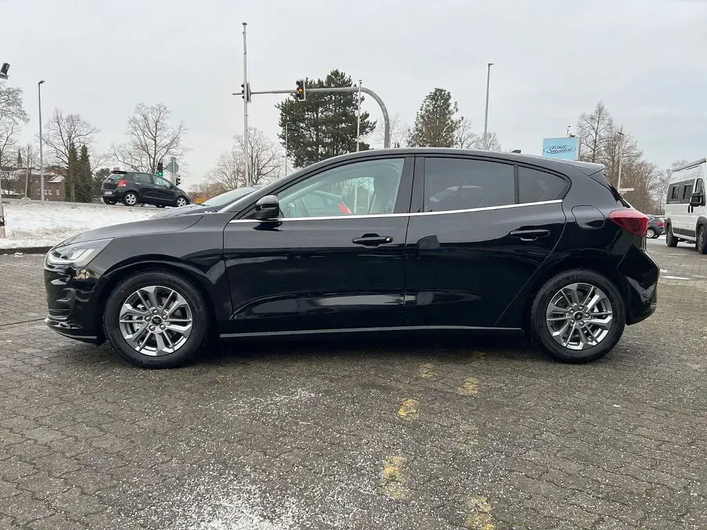 Neu Ford Focus Titanium 116 PS (85 kW) 2026 Schwarz Limousine