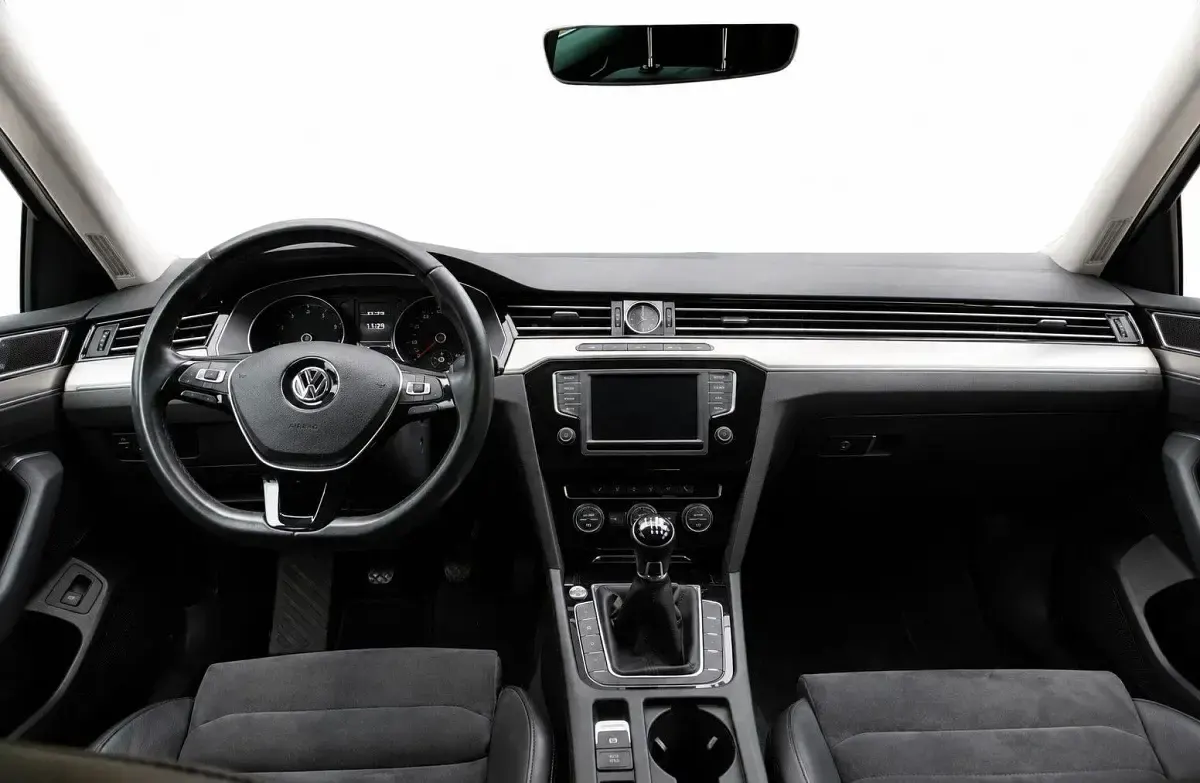 Gebraucht VW Passat Highline 150 PS (110 kW) 2015 Blau Kombi