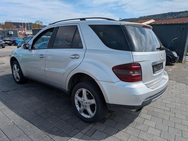 Gebraucht Mercedes ML280 190 PS (139 kW) 2006 Silber SUV