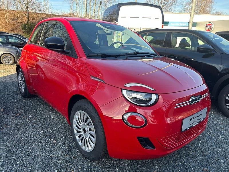 Neu Fiat 500e Red 69 kW (95 PS) 2025 Passione rot Limousine