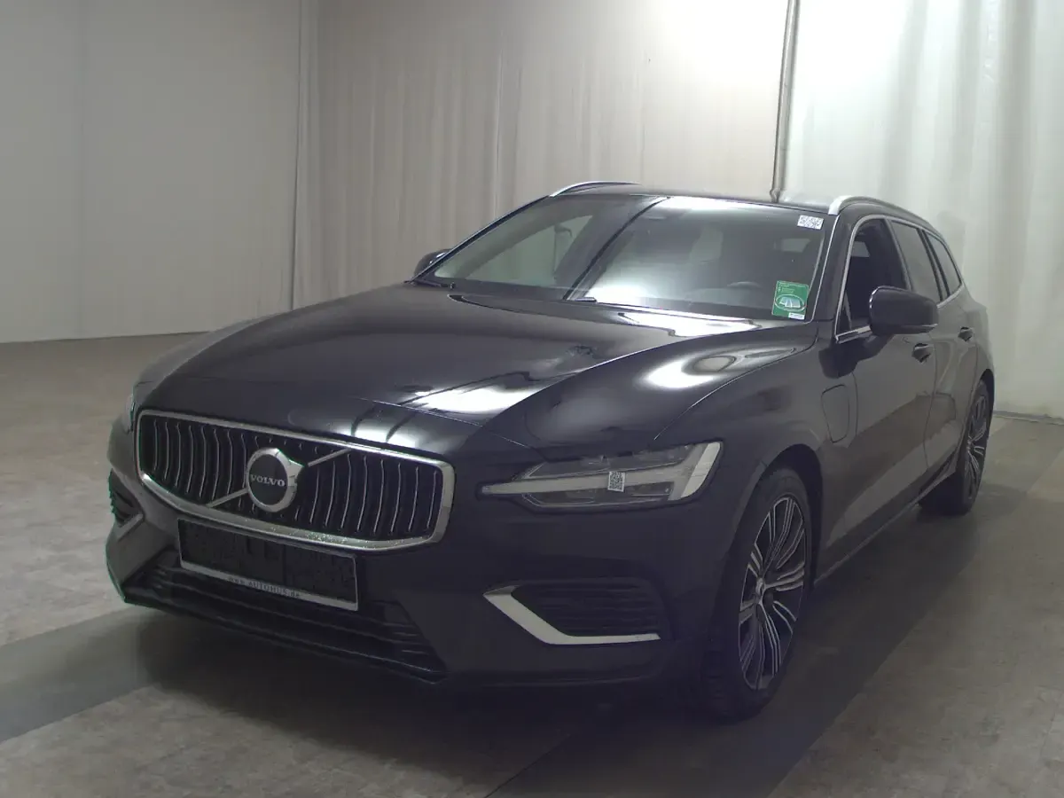 Używany Volvo V60 253 KM (186 kW) 2022 Czarny Kombi