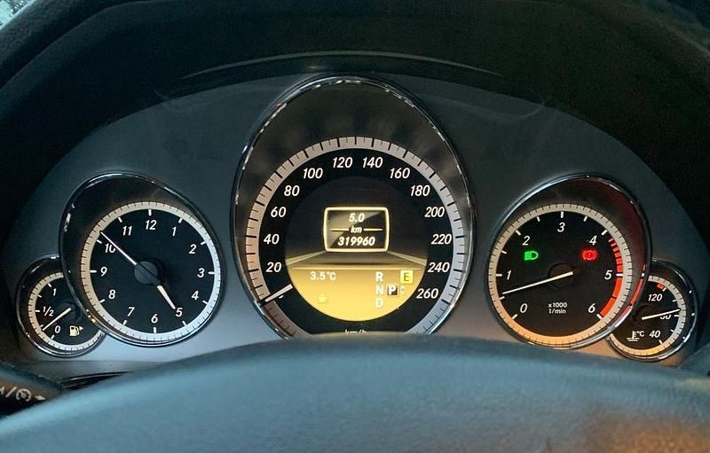 Gebraucht Mercedes E300 Avantgarde 231 PS (169 kW) 2011 Schwarz Kombi