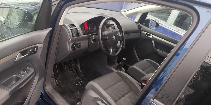 Gebraucht VW Touran 140 PS (102 kW) 2010 Blau Van / Kleinbus