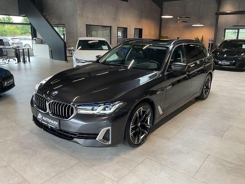Grau Gebraucht 2021 BMW 520 Luxury Line Limousine | 30.980 € (Fairer Preis) - Bild 1/4