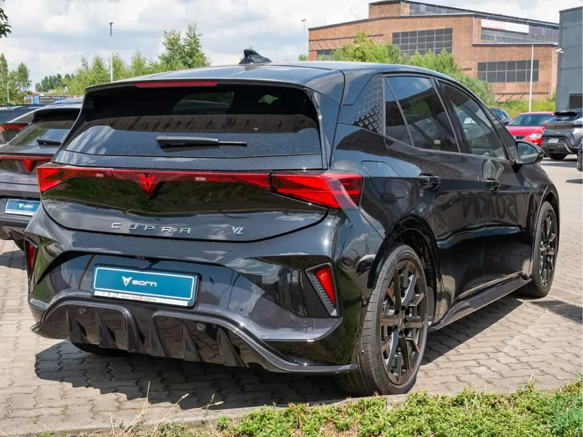 Neu Cupra Born VZ 239 kW (326 PS) 2026 Mythosschwarz Kleinwagen
