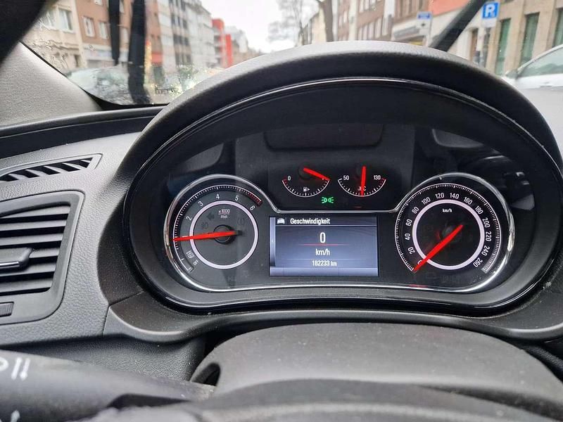 Gebraucht Opel Insignia 194 PS (142 kW) 2014 Silber Kombi