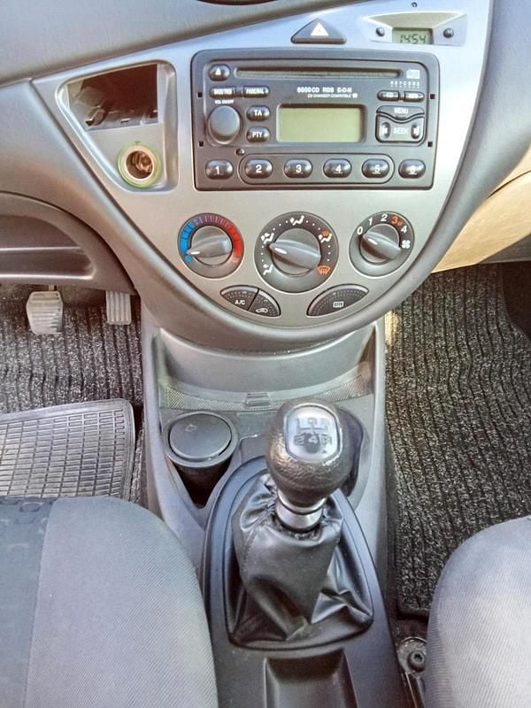 Second-hand Ford Focus 115 CP (84 kW) 2004 Argintiu Break