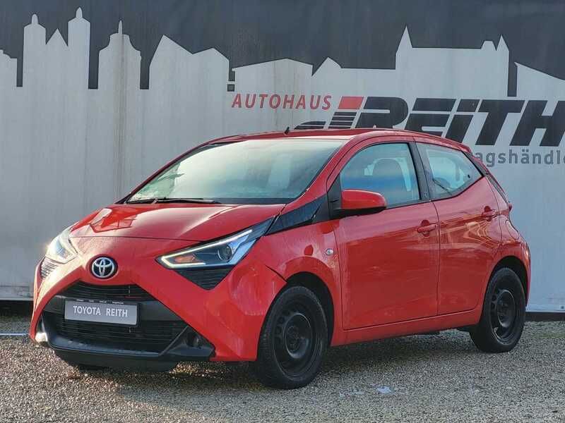 Gebraucht Toyota Aygo X-play 72 PS (52 kW) 2021 Vulcanorot Kleinwagen