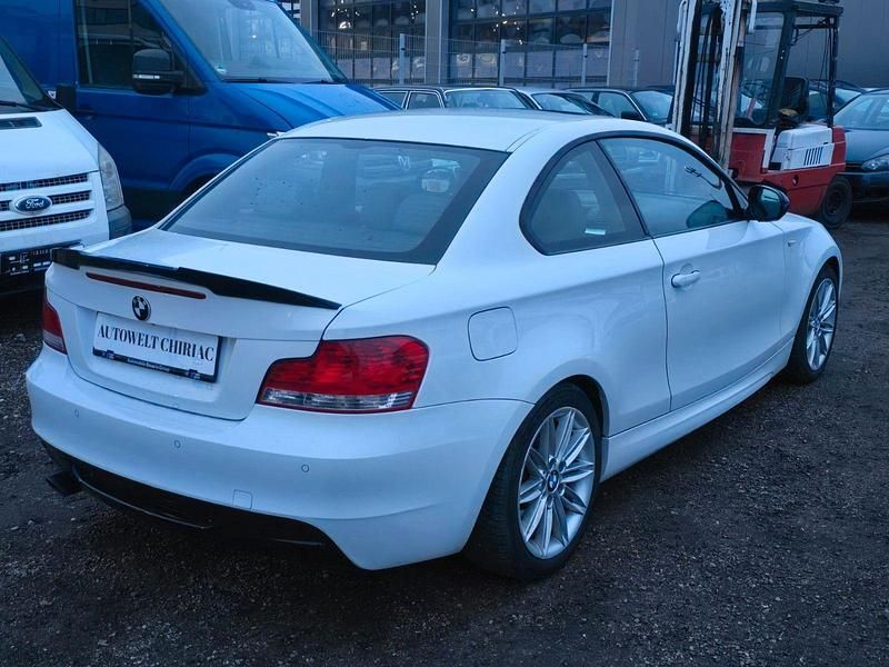 Gebraucht BMW 118 Coupé Sport Line 143 PS (105 kW) 2011 Weiß Coupé