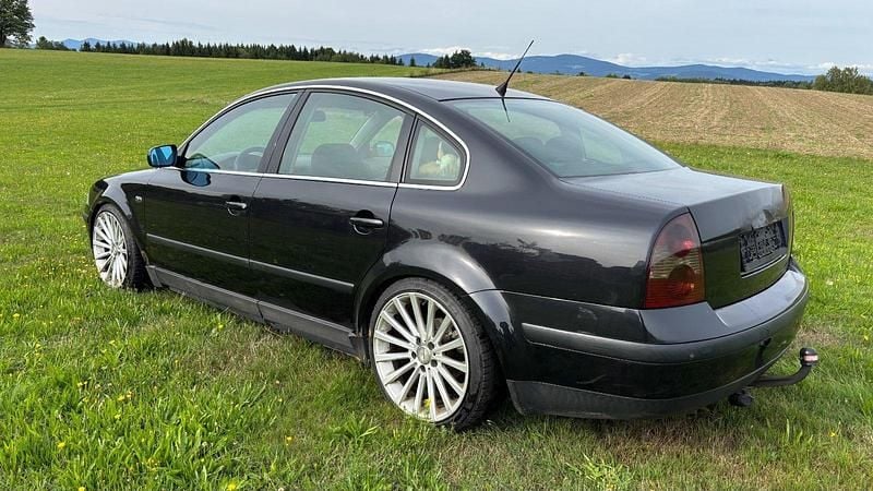 Schwarz Gebraucht 2002 VW Passat Limousine | 1.200 € (Fairer Preis) - Bild 1/4