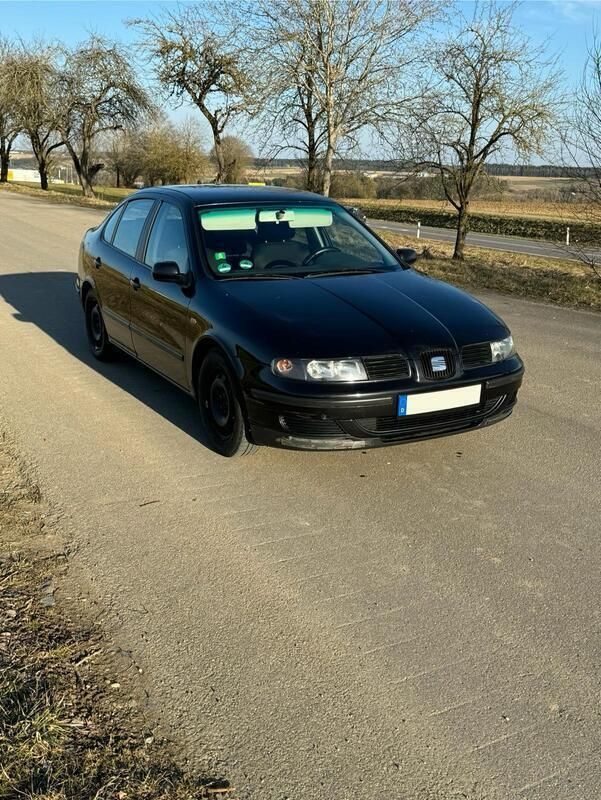 Schwarz Gebraucht 2000 Seat Toledo Limousine | 300 € (Superpreis) - Bild 1/4