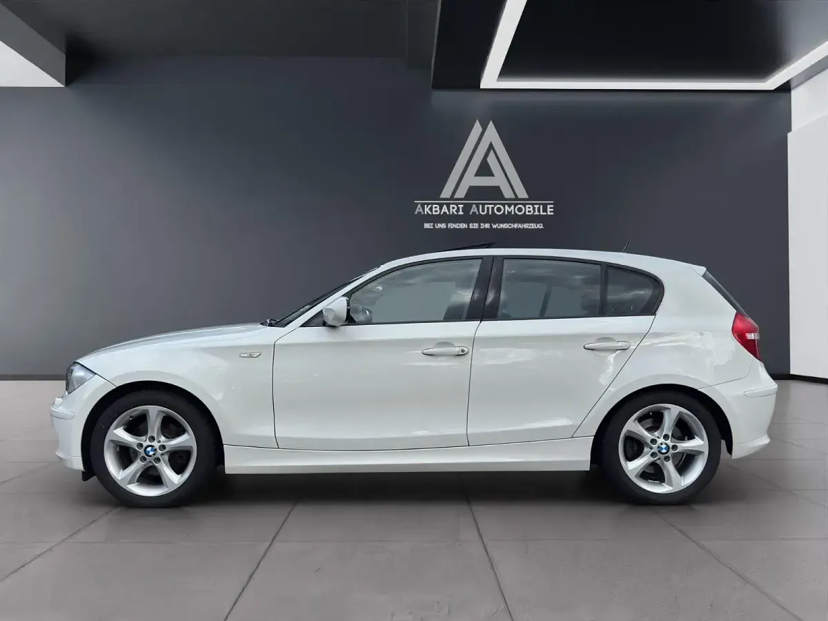 Gebraucht BMW 120 Advantage 177 PS (130 kW) 2011 Weiß Kleinwagen