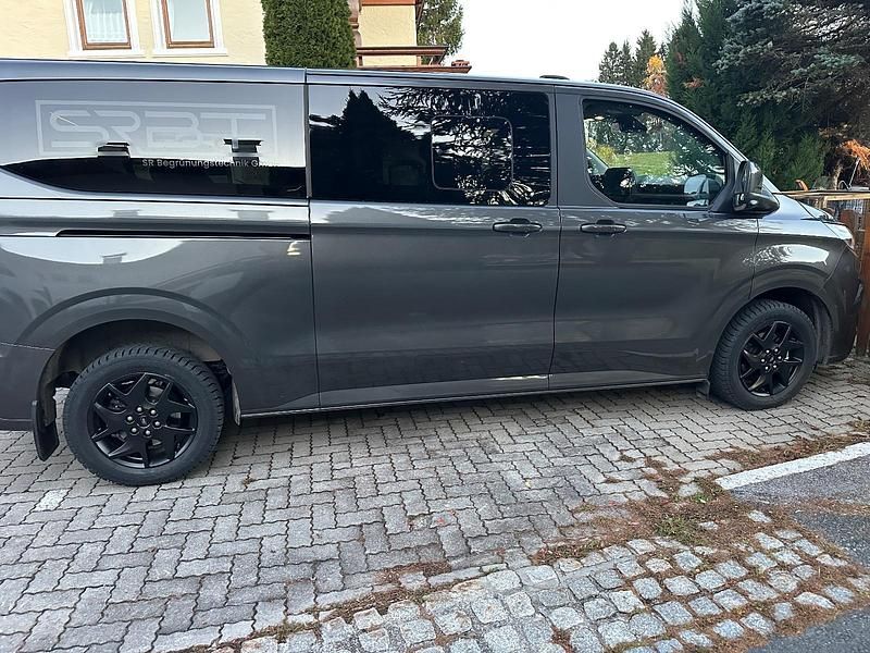 Grau Gebraucht 2025 Ford Tourneo Titanium X Van / Kleinbus | 63.000 € - Bild 1/4