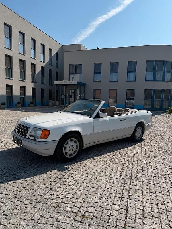 Gebraucht Mercedes E320 220 PS (161 kW) 1996 Weiß Cabrio