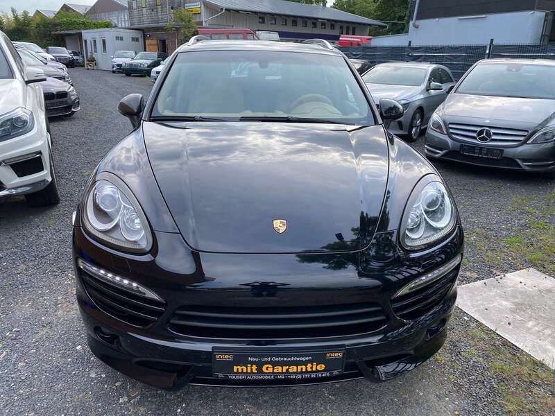 Tiefschwarzmetallic Gebraucht 2011 Porsche Cayenne SUV | 17.399 € (Etwas zu teuer) - Bild 1/4