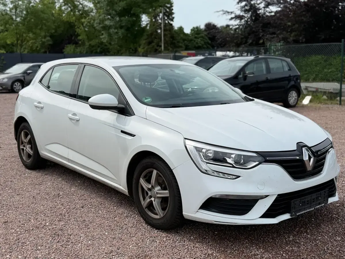 Gebraucht Renault Mégane 101 PS (74 kW) 2017 Weiß Limousine