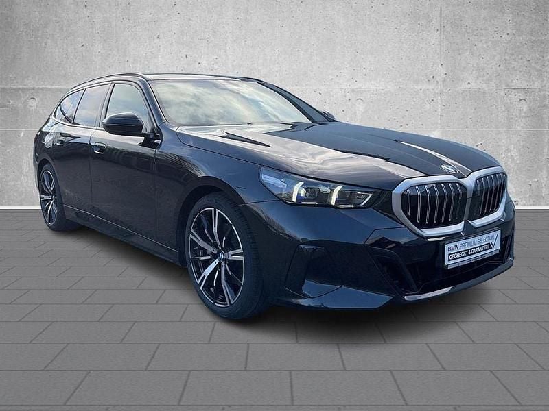Gebraucht BMW 540 Performance 303 PS (222 kW) 2025 Schwarz Kombi