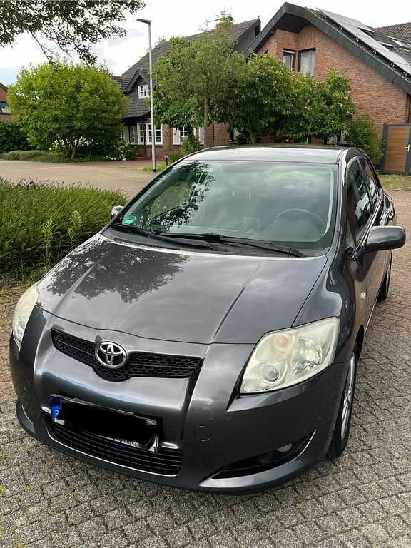 Grau Gebraucht 2008 Toyota Auris Limousine | 3.000 € (Fairer Preis) - Bild 1/4