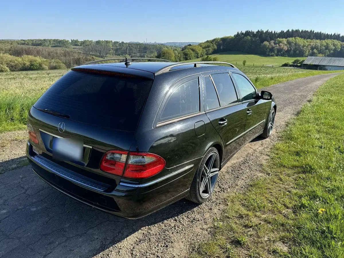 Second-hand Mercedes E220 Elegance 170 CP (125 kW) 2006 Negru Break