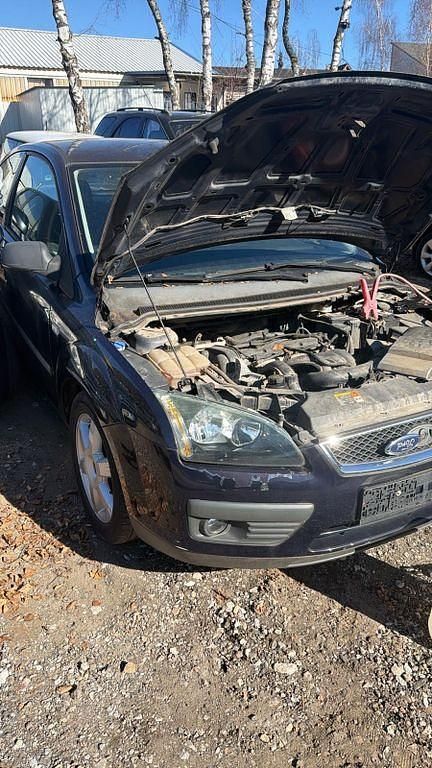 Gebraucht Ford Focus Trend 101 PS (74 kW) 2006 Blau Limousine