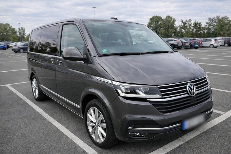 Gebraucht VW Multivan 204 PS (150 kW) 2022 Grau Van