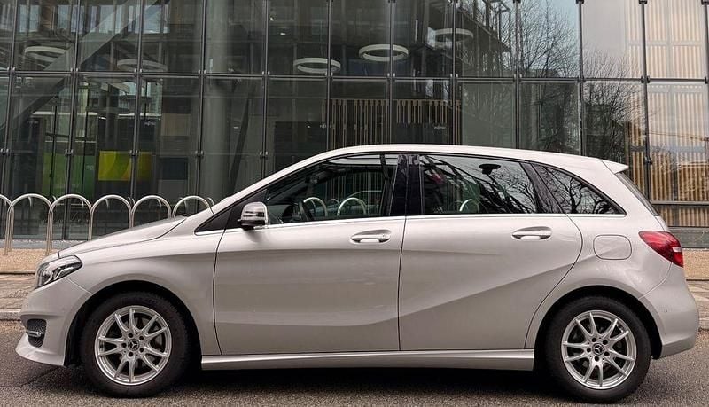Gebraucht Mercedes B200 156 PS (114 kW) 2018 Silber Van / Kleinbus
