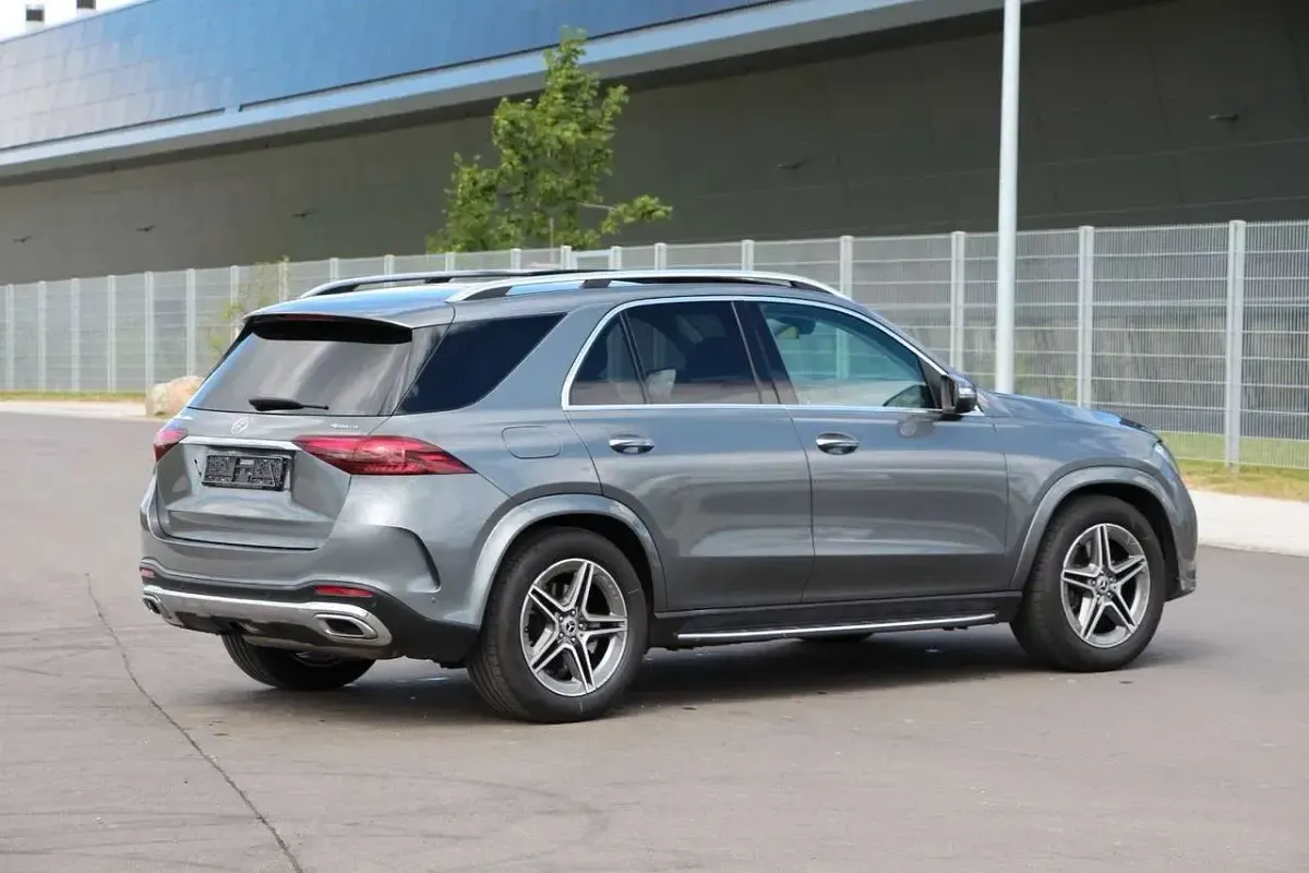 Gebraucht Mercedes GLE400 AMG line 252 PS (185 kW) 2025 Grau SUV
