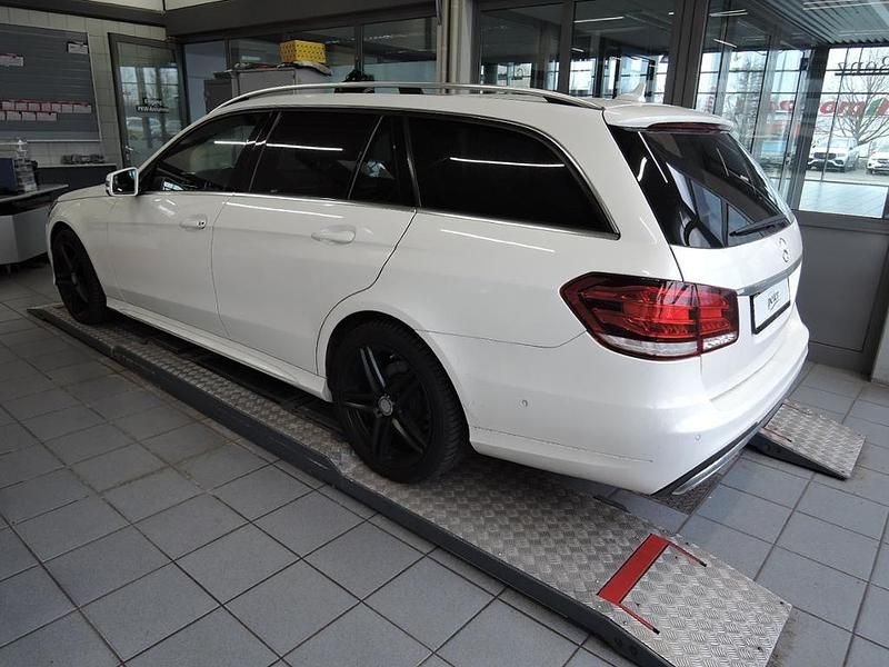 Gebraucht Mercedes E350 Avantgarde 258 PS (189 kW) 2016 Designo diamantweiß bright Kombi