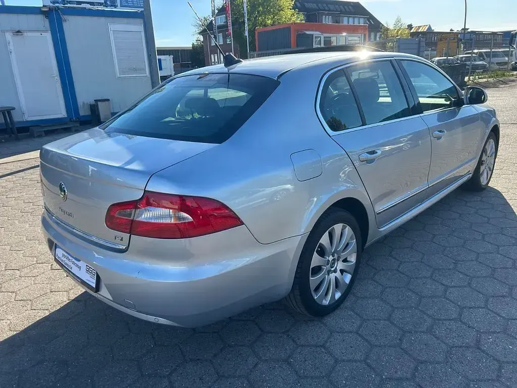 Gebraucht Skoda Superb Elegance 160 PS (117 kW) 2009 Silber Limousine