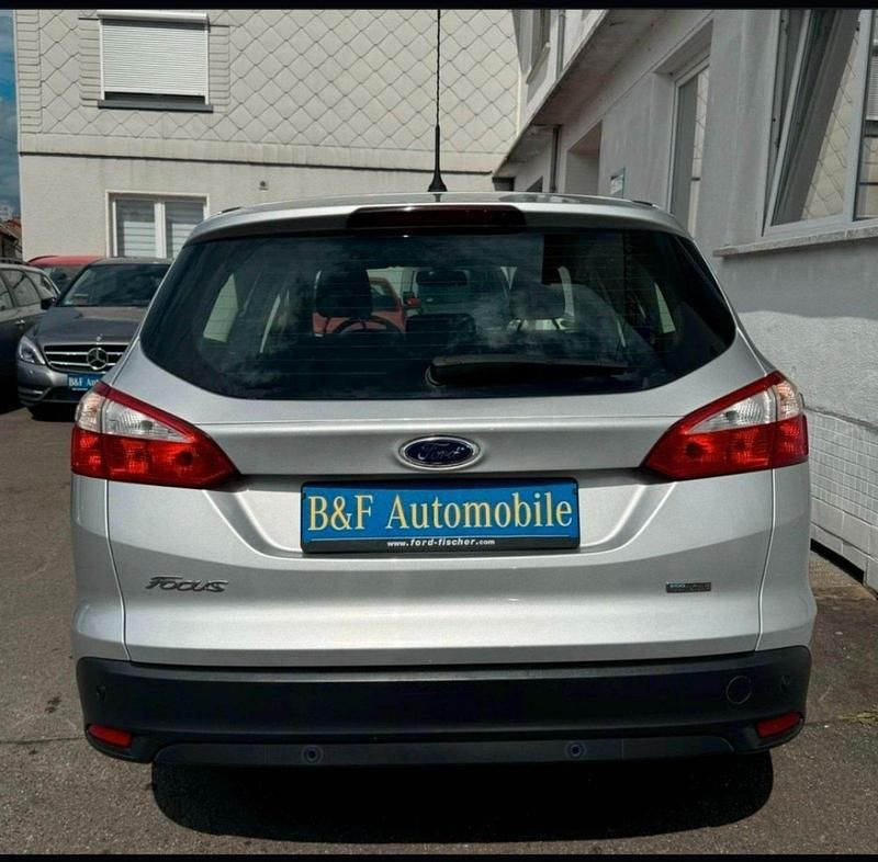 Gebraucht Ford Focus Trend 105 PS (77 kW) 2014 Silber Kombi