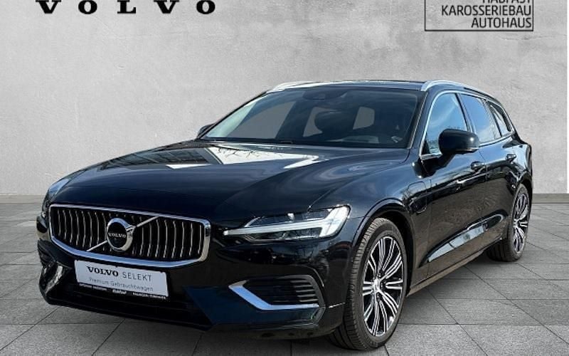 Schwarz Gebraucht 2021 Volvo V60 Inscription Kombi | 29.930 € (Guter Preis) - Bild 1/4