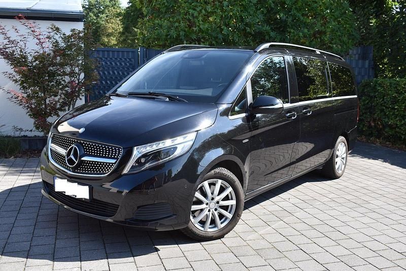 Schwarz Gebraucht 2014 Mercedes V250 Avantgarde Edition Van / Kleinbus | 29.999 € (Fairer Preis) - Bild 1/4