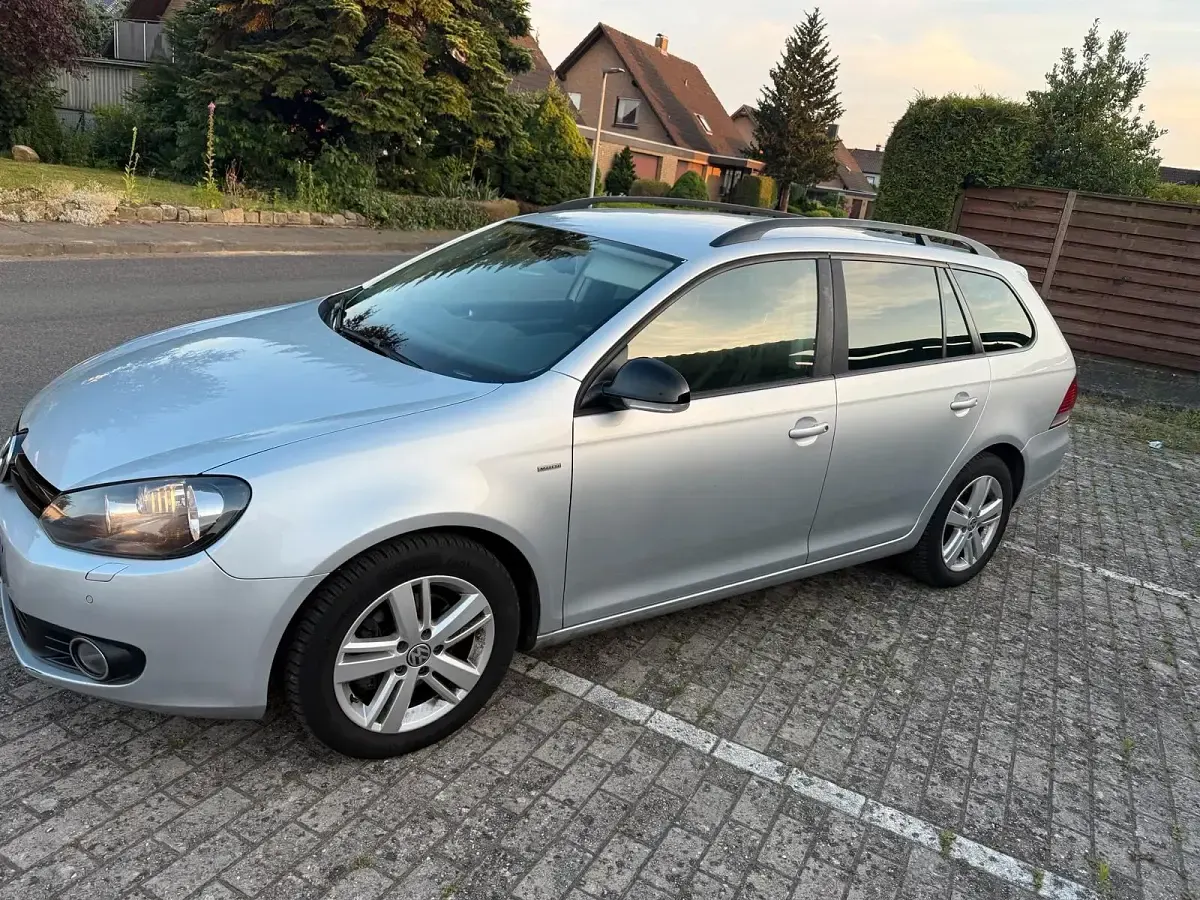 Gebraucht VW Golf VII 105 PS (77 kW) 2013 Silber Kombi