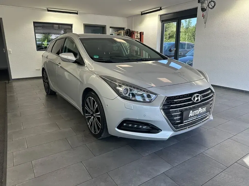 Gebraucht Hyundai i40 Premium 141 PS (103 kW) 2016 Silber Kombi